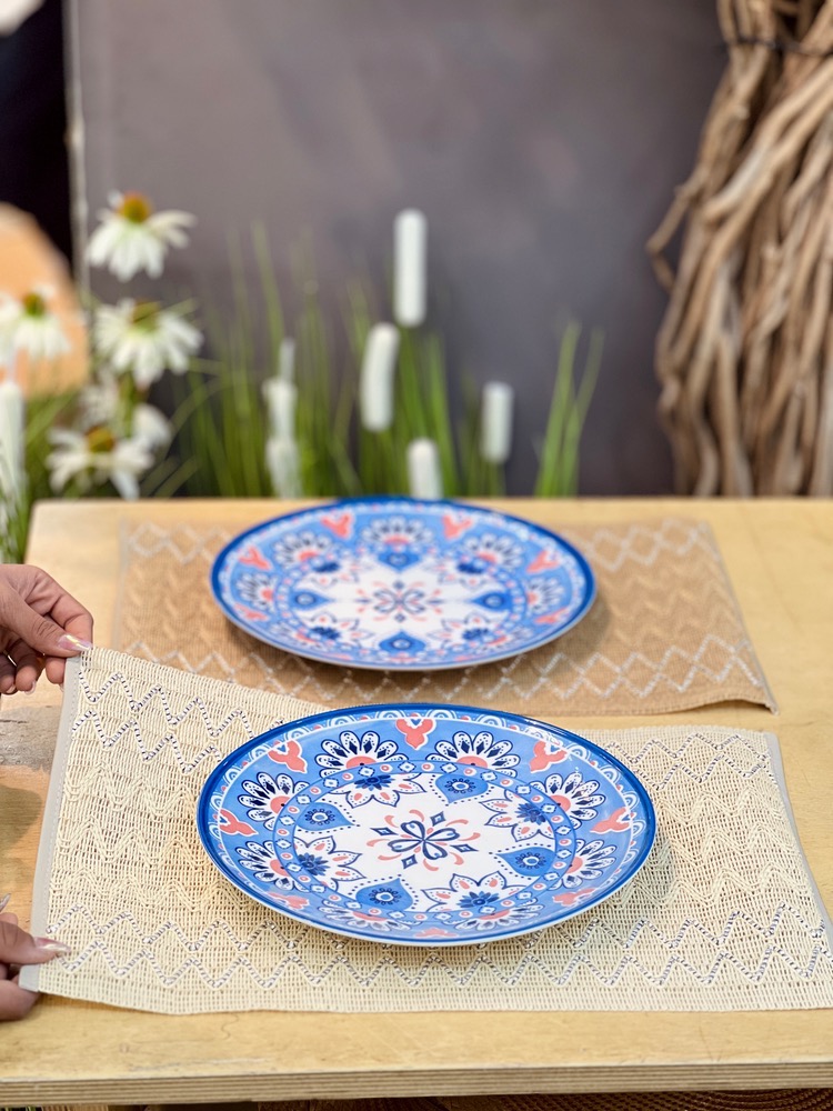 زیر بشقابی حصیری
